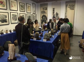 奇石根艺作品展在李白纪念馆开展